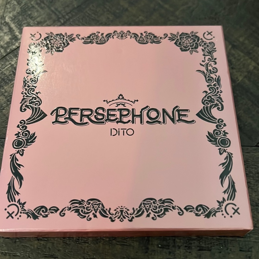 Eyeshadow palette/Persephone Dito